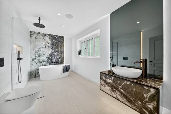 3560W 12 filming location house in Leeds elegant bathroom.jpg
