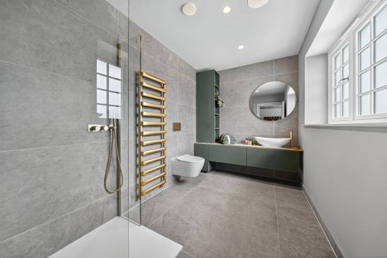 3560W 19 photo shoot location house in Leeds bathroom.jpg