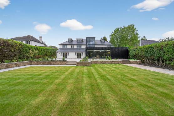 3560W 30 tv drama location house in Leeds modern garden.jpg