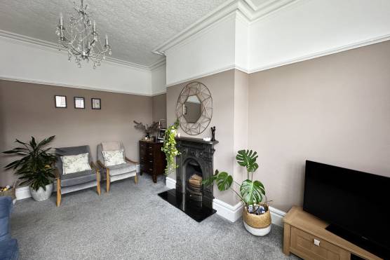 3356M 10 photo shoot location house in Manchester living room.jpg