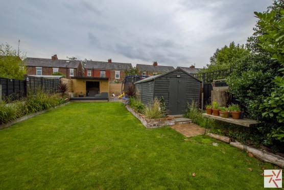 3356M 20 tv drama location house in Manchester garden with shed.jpg