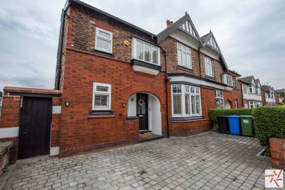 3356M 22 photo shoot location house in Manchester family home.jpg