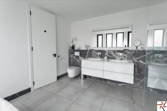 3308C 22 tv drama location house in Cheshire modern bathroom.jpg
