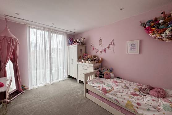 3308C 28 photo shoot location house in Cheshire girls bedroom.jpg