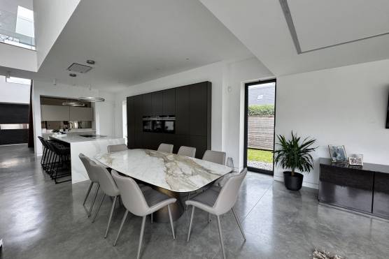 3308C 6 photo shoot location house in Cheshire contemporary open plan kitchen and dining area.jpg