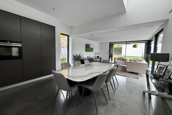 3308C 7 filming location house in Cheshire contemporary open plan kitchen and dining area.jpg