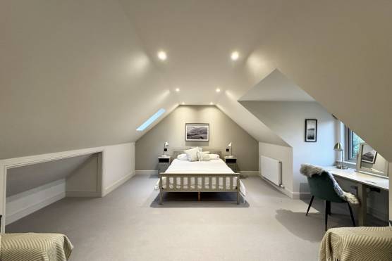 3555C 23 tv drama location house in Cheshire bedroom.jpg