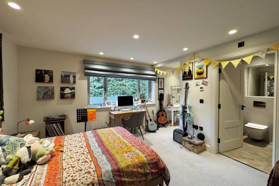 3555C 28 tv shoot location house in Cheshire bedroom.jpg