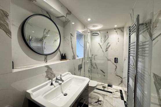 3555C 29 photo shoot location house in Cheshire bathroom.jpg