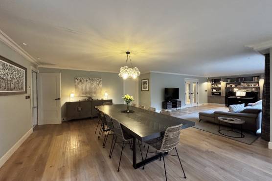 3555C 8 film location house in Cheshire open plan living area.jpg