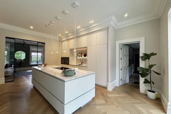 3552C-1-photo-shoot-location-house-in-Cheshire-open-plan-white-kitchen.jpg