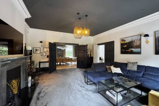 3552C 13 tv drama location house in Cheshire period property living room.jpg
