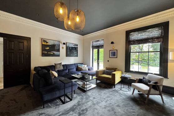 3552C 14 photo shoot location house in Cheshire elegant living room.jpg