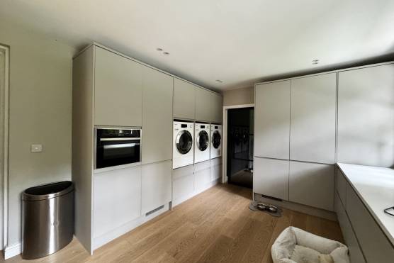 3552C 16 tv drama location house in Cheshire utility room.jpg