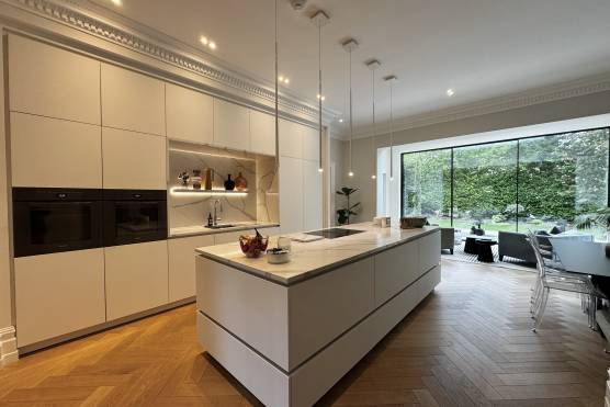 3552C 2 filming location house in Cheshire open plan white kitchen.jpg