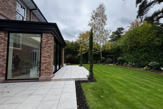 3552C 23 tv drama location house in Cheshire modern family home.JPG