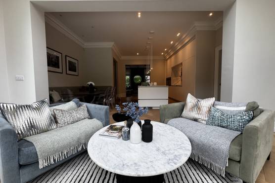 3552C 6 photo shoot location house in Cheshire open plan living and kitchen area.JPG