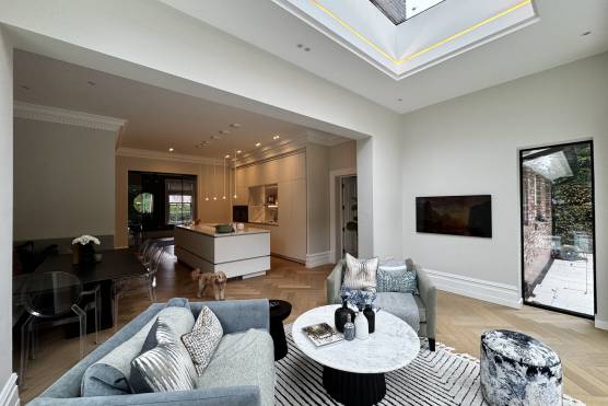 3552C 7 filming location house in Cheshire open plan kitchen and living area.jpg