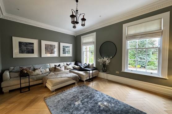 3552C 8 tv drama location house in Cheshire period property living area.jpg