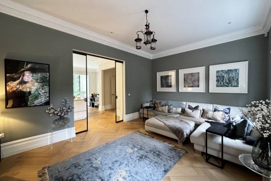 3552C 9 tv shoot location house in Cheshire period property living room.jpg