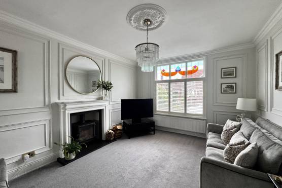 3553M 14 tv drama loxation house in Manchester living room.jpg