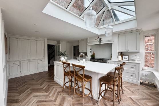 3553M 2 filming location house in Manchester open plan white kitchen.jpg