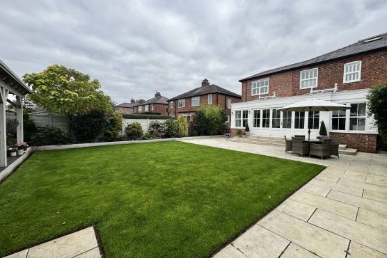 3553M 30 photo shoot location house in Manchester garden.jpg