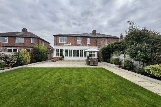 3553M 33 tv drama location house in Manchester family home garden.jpg