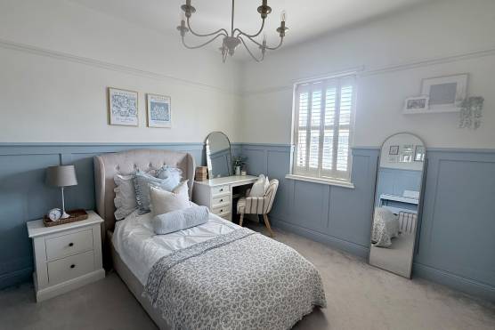 3553M 23 tv shoot location house in Manchester girls bedroom