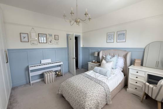3553M 22 filming location house in Manchester girls bedroom