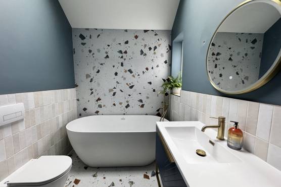 3554M 17 photo shoot location house in Manchester modern bathroom.jpg