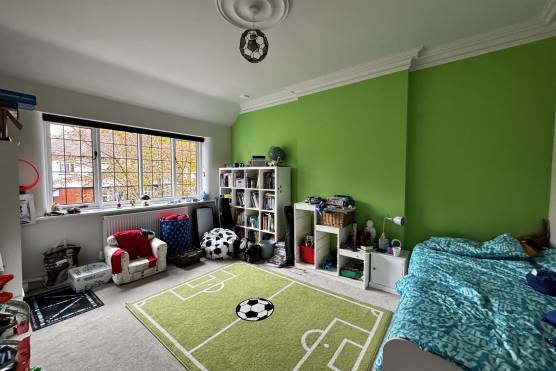 3554M 19 tv commercial location house in Manchester kids bedroom.jpg
