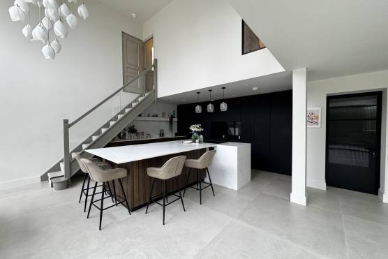 3554M 3 photo shoot location house in Manchester modern open plan kitchen.jpg