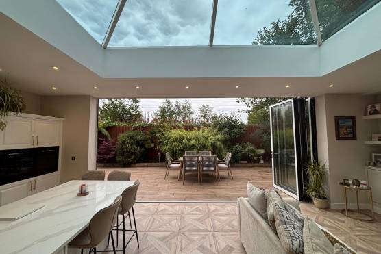 3557V-7-photo-shoot-location-house-in-Merseyside-modern-open-plan-kitchen-and-living-area.JPG