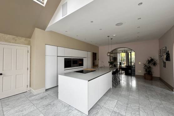 3556M 13 tv drama location house in Manchester open plan ktichen.jpg