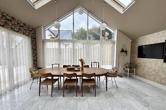 3556M 15 photo shoot location house in Manchester open plan dining area.jpg