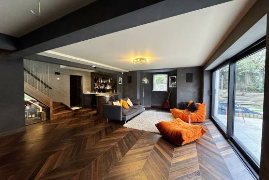 3556M 22 tv shoot location house in Manchester basement bar.jpg