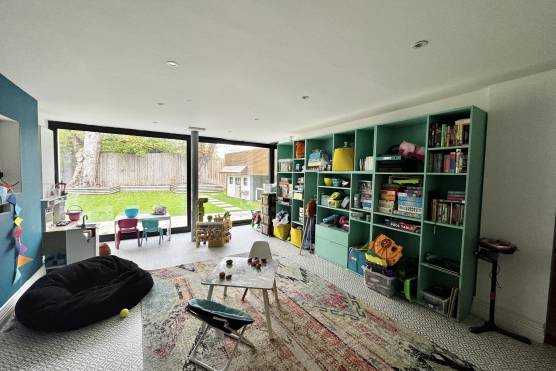 3556M 24 photo shoot location house in Manchester kids playroom.jpg