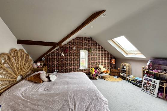 3556M 27 tv commercial location house in Manchester bedroom.jpg