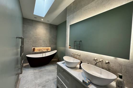 3551C 25 tv shoot location house in Cheshire bathroom.jpg