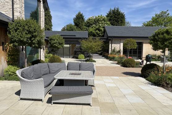 3551C 33 tv drama location house in Cheshire contemporary home.jpg