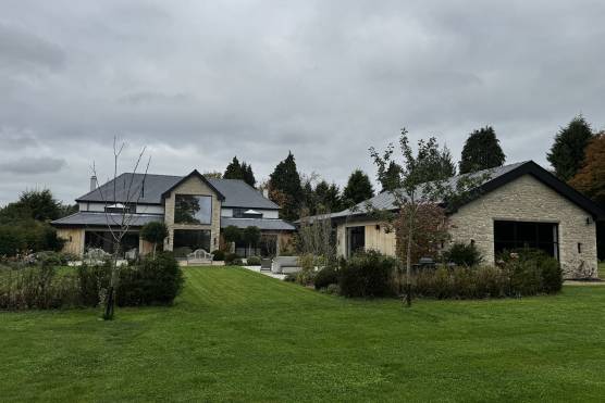 3551C 37 tv drama location house in Cheshire .jpg
