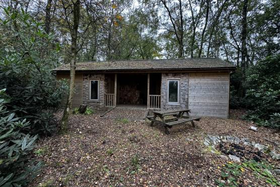 3551C 42 photo shoot location house in Cheshire woodland house.JPG