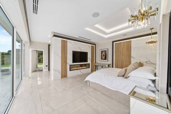 3558V 13 tv drama location house in Mereyside modern bedroom.jpg