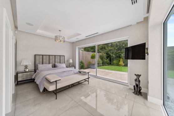 3558V 19 tv drama location house in Merseyside modern bedroom.jpg
