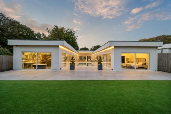 3558V 27 photo shoot location house in Merseyside contemporary villa with swimming pool.jpg