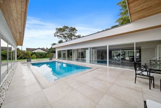 3558V 29 tv drama location house in Merseyside modern white villa with outdoor swimming pool.jpg