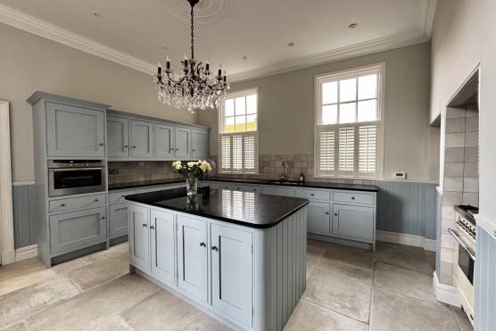 3599N-10-tv-commercial-location-house-in-North-Yorkshire-kitchen-with-kitchen-island.jpg