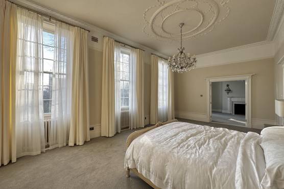 3599N 14. tv commercial location house in North Yorkshire elegant bedroomjpg.jpg