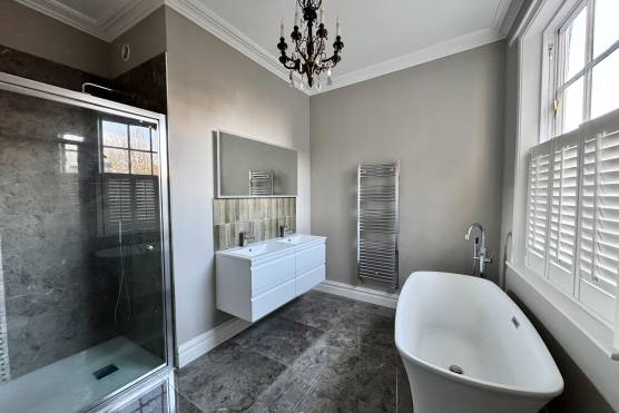 3599N 31 photo shoot location house in North Yorkshire bathroom.jpg